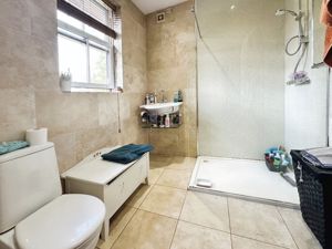 Ensuite- click for photo gallery